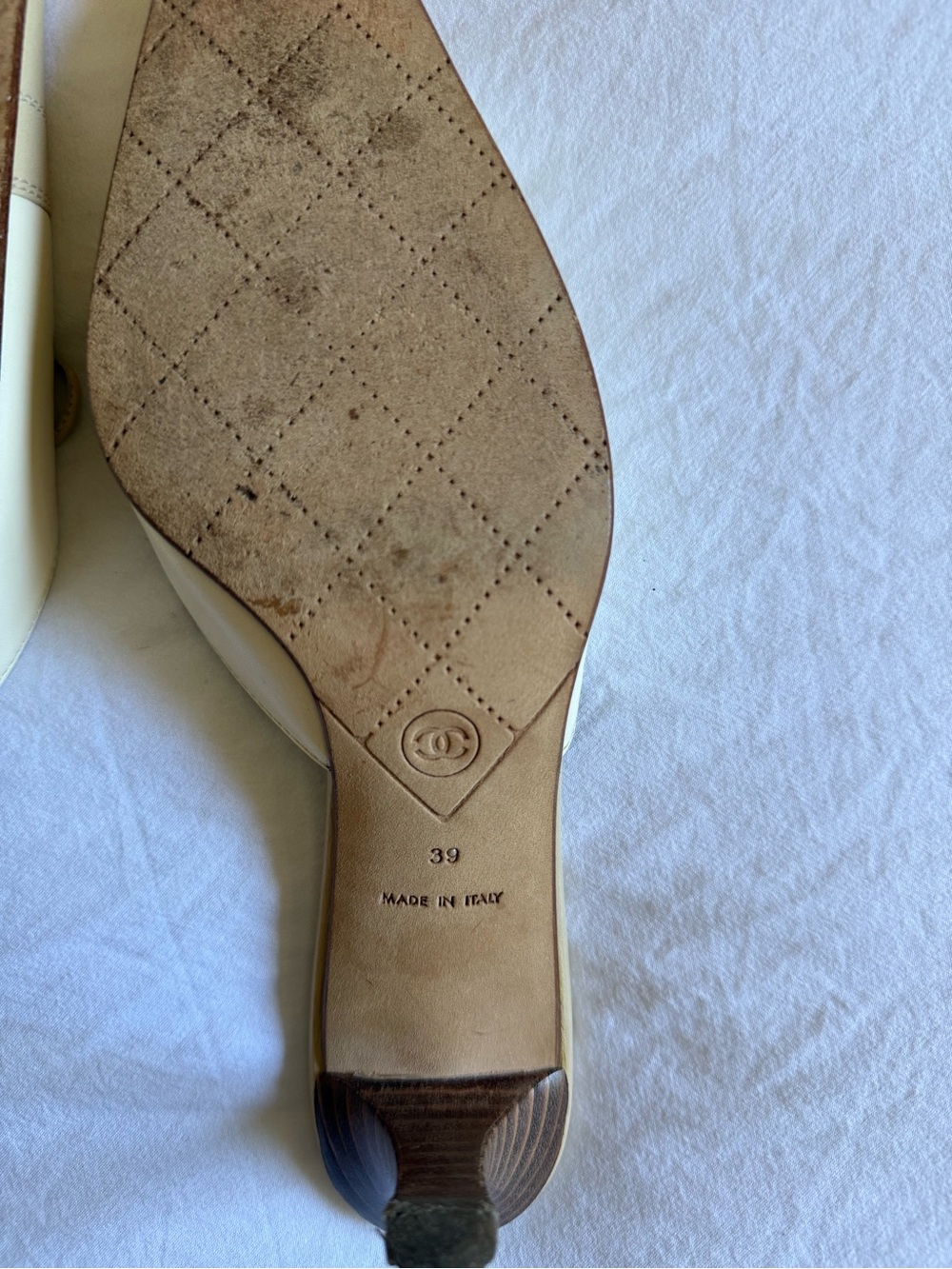 CHANEL Vintage Rare Cream and Beige Leather Pointed Mule with Bow and CC logo - Picture 4 of 13
